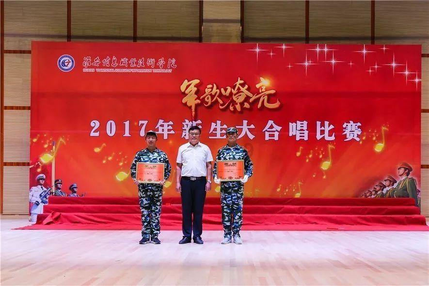 朋友 亲戚很看不得你好 你要是好了 他就各种不乐意 你要是想低调 它就一直追着问 想知道一切 那个游戏画面